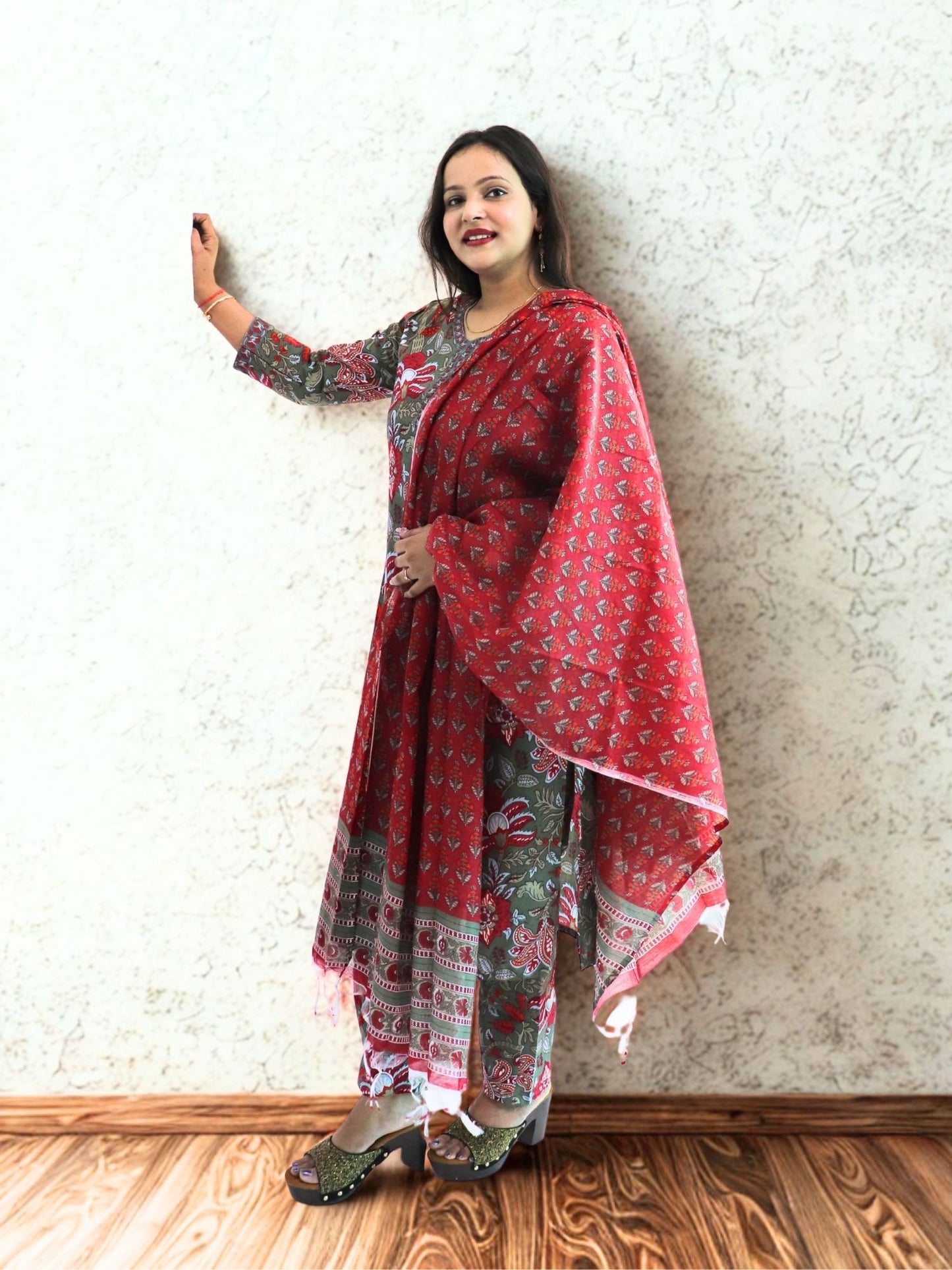 Women Straight Printed Kurta and Pant Set with Dupatta