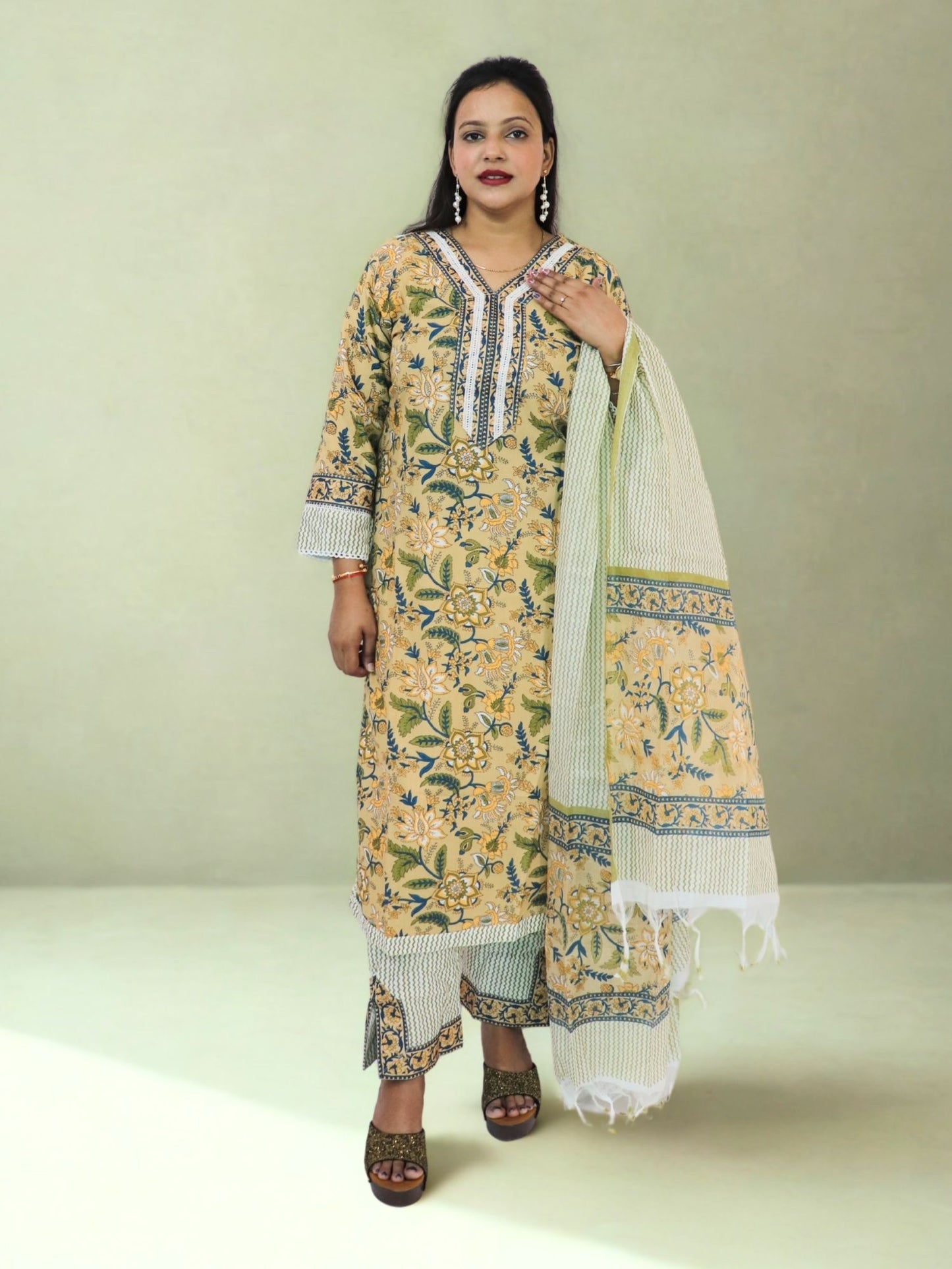 Women Viscose Kalmkari Printed Kurta Pant With Dupatta