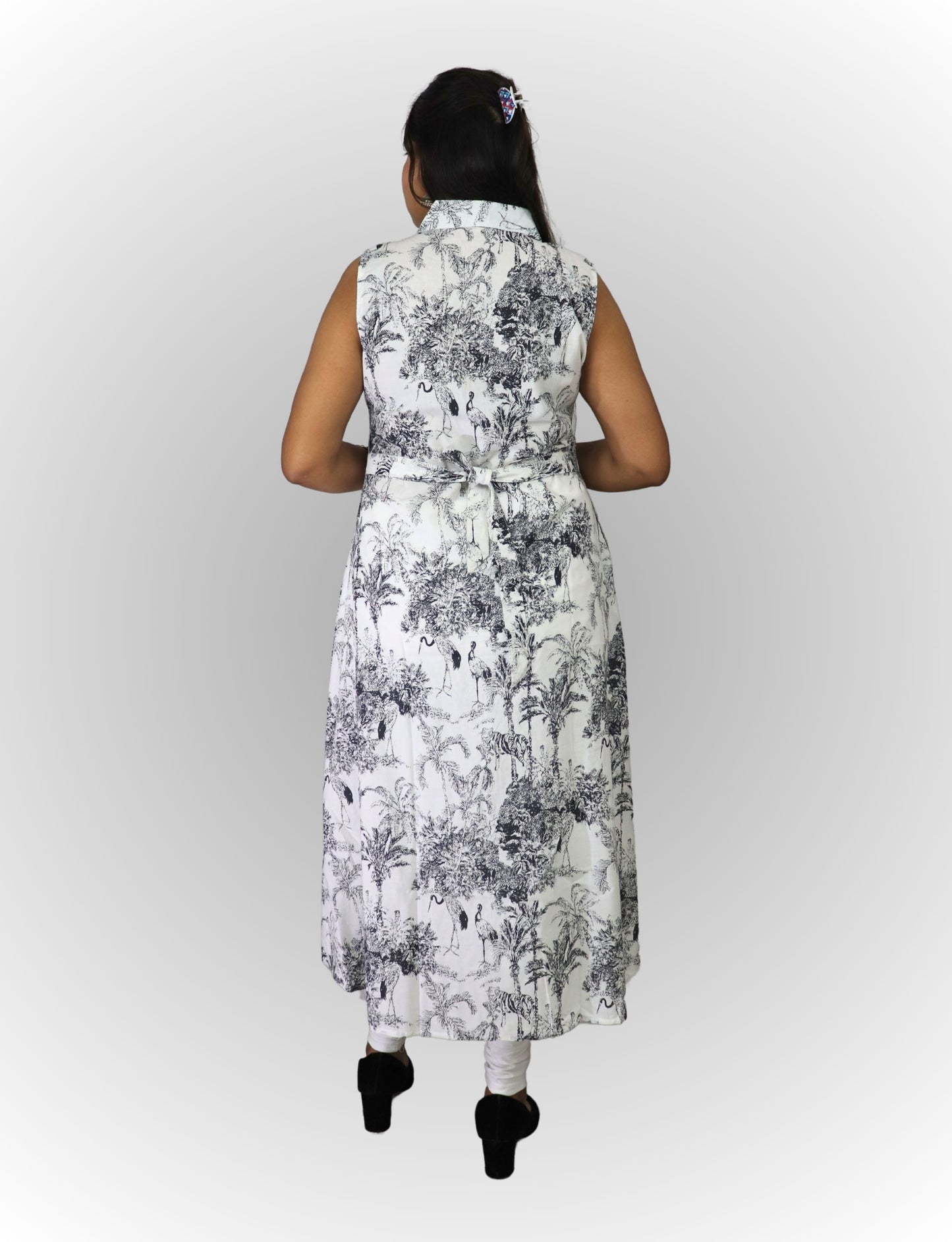 Vedickulture Sleeveless Floral Print Long A-line Kurties, White and Grey Pattern, Collared Neck with Belt