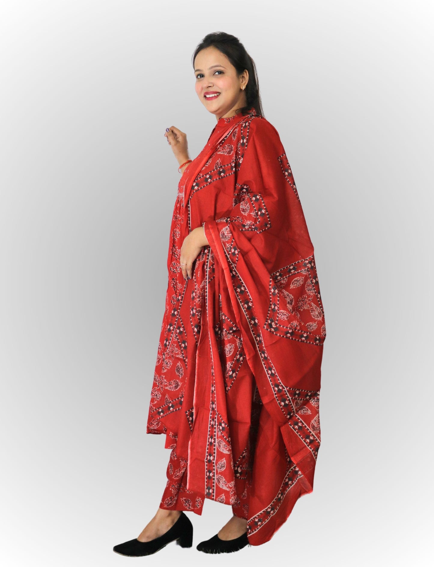 Traditional Red Cotton Salwar Suit Set with Floral Print, 3/4 Sleeves