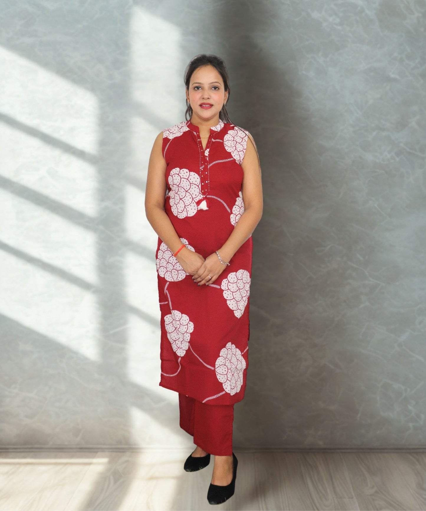 Women's Floral Print Cotton Kurta Set with Mandarin Collar, Sleeveless, Red and White