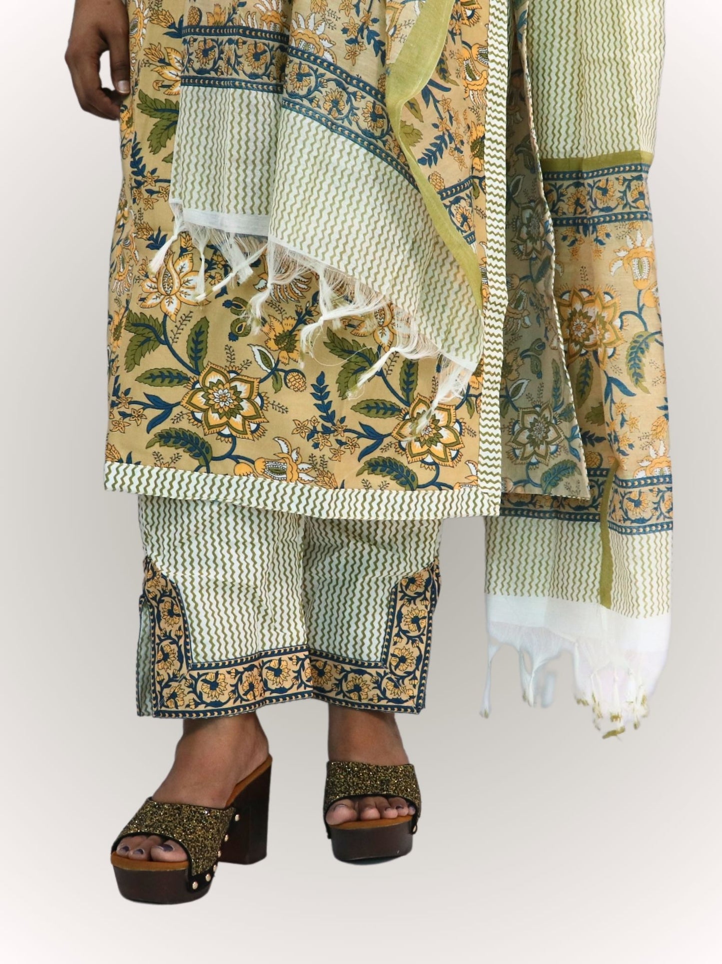 Women Viscose Kalmkari Printed Kurta Pant With Dupatta