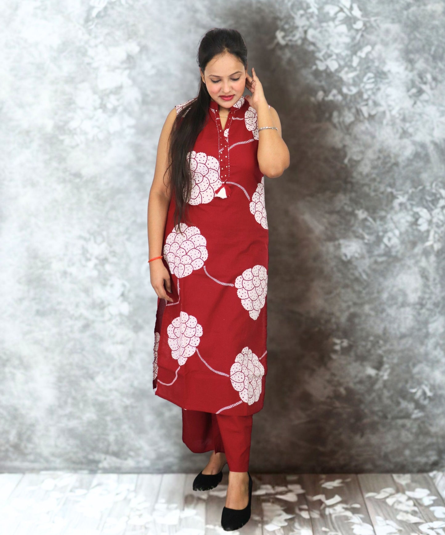 Women's Floral Print Cotton Kurta Set with Mandarin Collar, Sleeveless, Red and White