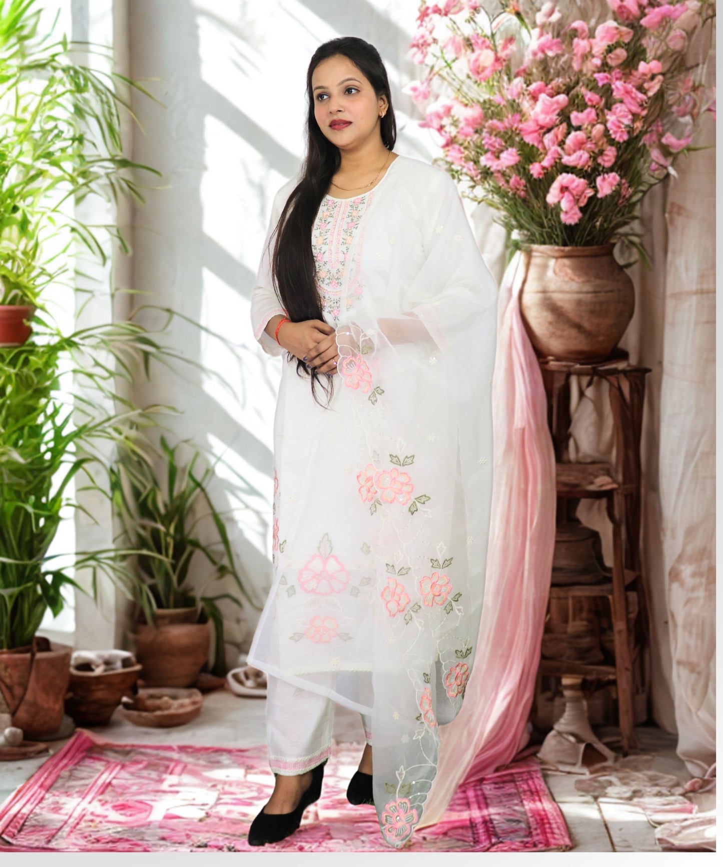 White Cotton Chikankari Kurta Set with Floral Embroidery, Full Sleeves, Straight Fit