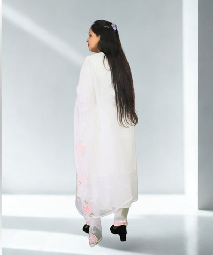 White Cotton Chikankari Kurta Set with Floral Embroidery, Full Sleeves, Straight Fit