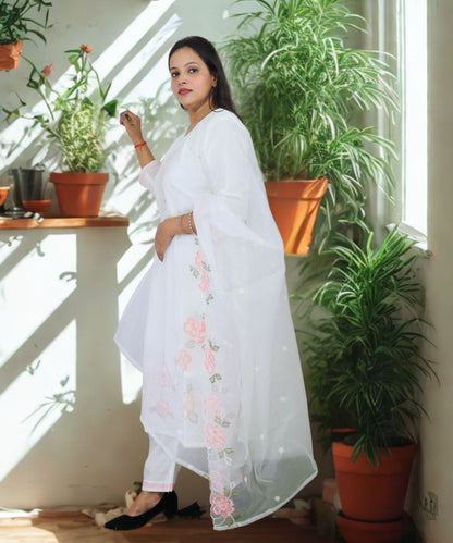 White Cotton Chikankari Kurta Set with Floral Embroidery, Full Sleeves, Straight Fit