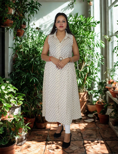 Vedickulture Floral Print Sleeveless Long A-line Kurties, Cotton, Off-White, Collared Neck with Belt